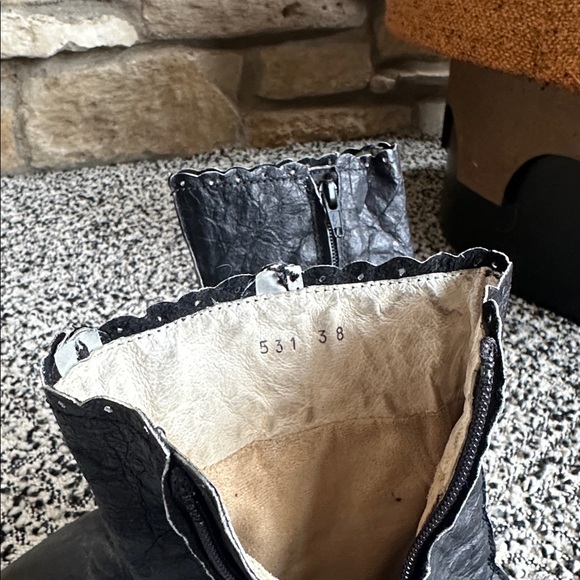 El Naturalista 531 Womens Black Crinkle Leather Zip Heel Boots Sz 38 - Picture 4 of 7